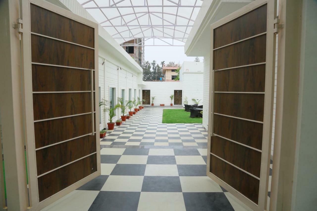 The English Garden Mohali Zewnętrze zdjęcie